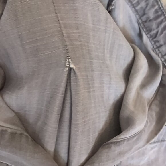 Cloth & Stone Anthropologie Button Down Shirt Chambray Denim Boyfriend Split Hem - Picture 14 of 15